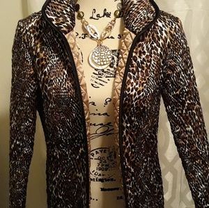 New, never worn.100% Polyester Leopard Blazer